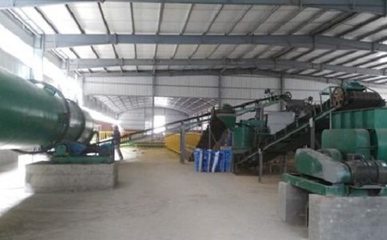 高效翻堆機(jī)在有機(jī)肥生產(chǎn)工藝中的關(guān)鍵作用與應(yīng)用